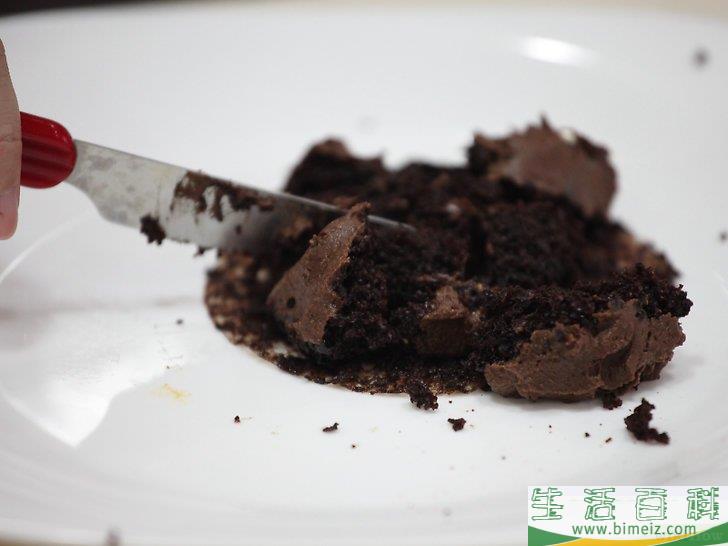 如何吃纸杯蛋糕