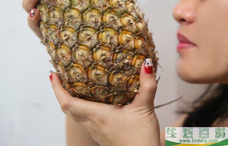 如何判断菠萝是否熟了
