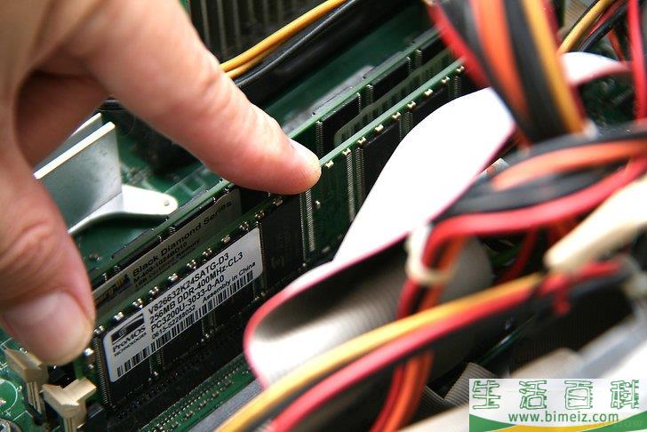 如何安装计算机内存