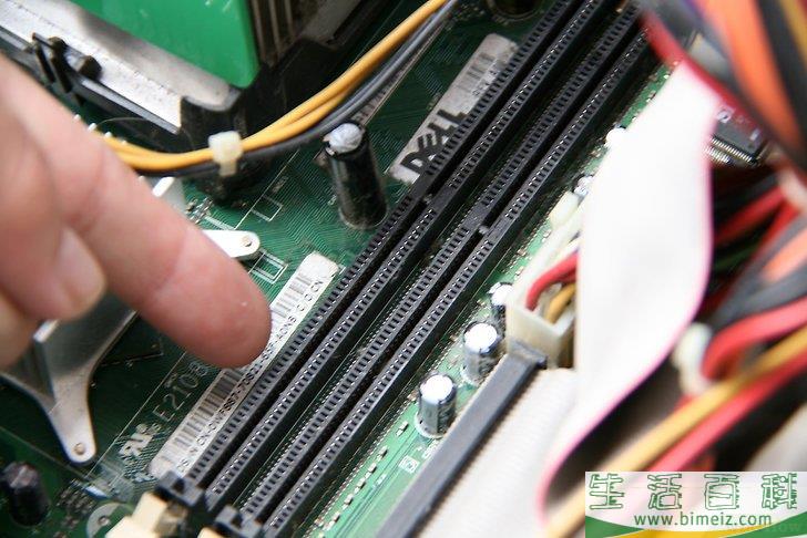 如何安装计算机内存