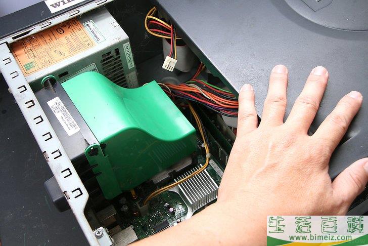 如何安装计算机内存