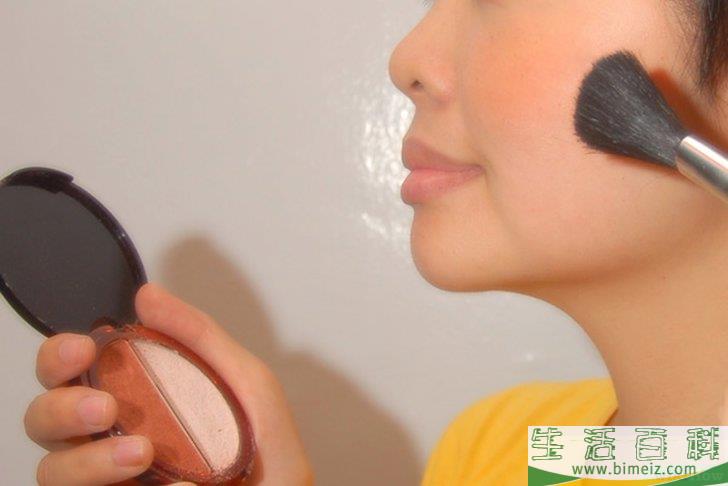 怎么根据皮肤色调选择化妆品
