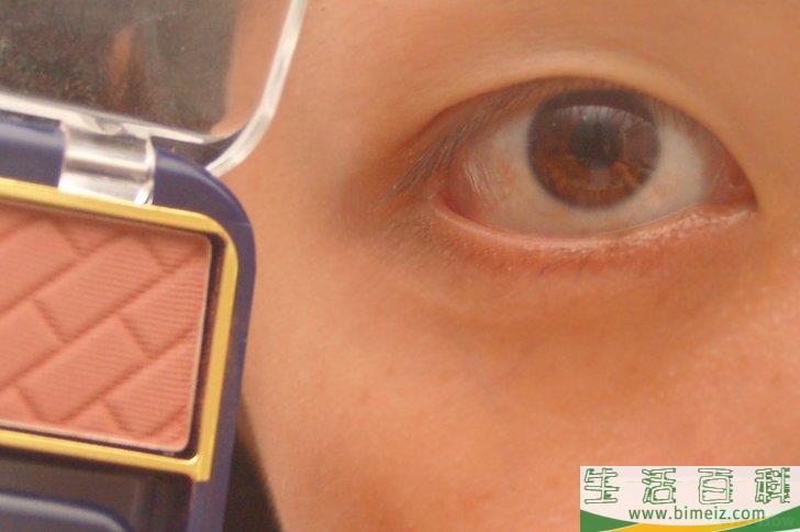 怎么根据皮肤色调选择化妆品