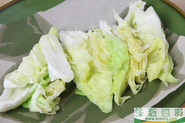 怎么将卷心菜切成楔形