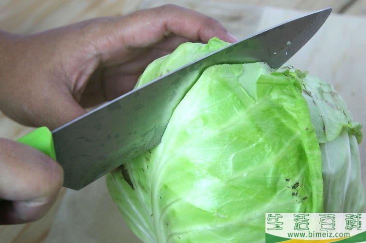 怎么将卷心菜切成楔形