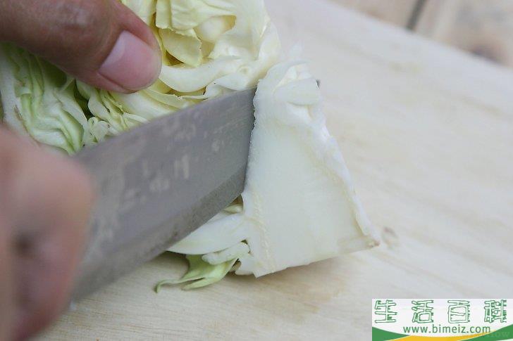 怎么将卷心菜切成楔形