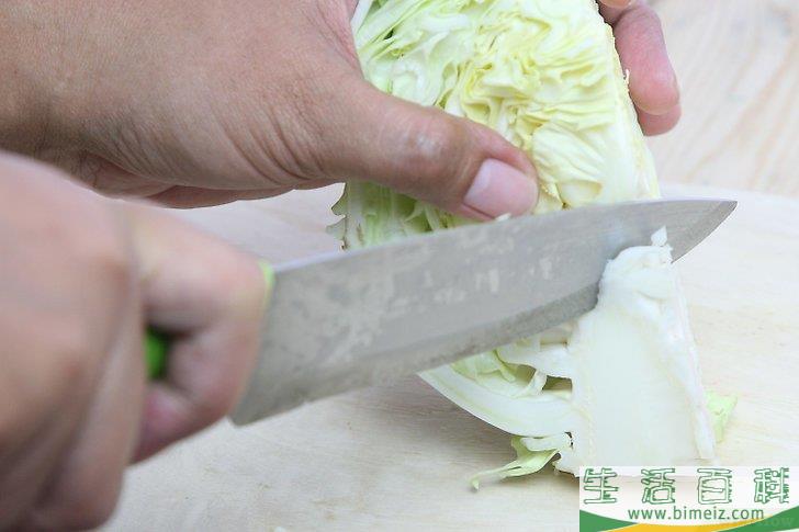 怎么将卷心菜切成楔形