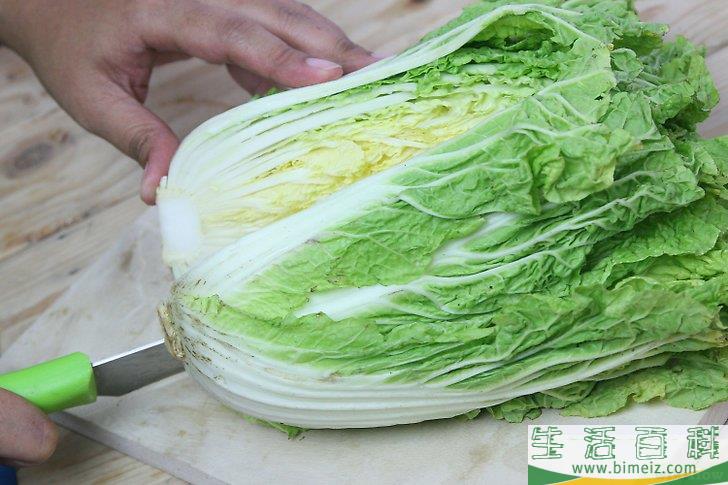怎么将卷心菜切成楔形