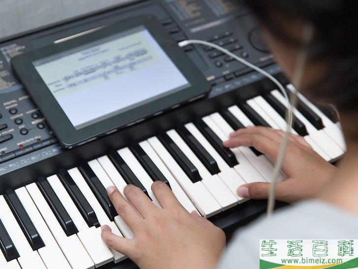 怎么自学弹钢琴