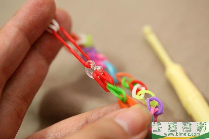 怎么制作彩虹织机橡皮筋手链
