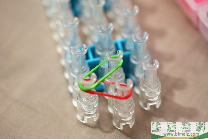 怎么制作彩虹织机橡皮筋手链