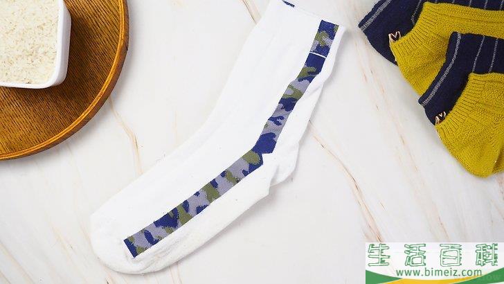 怎么用米和袜子制作热敷袋