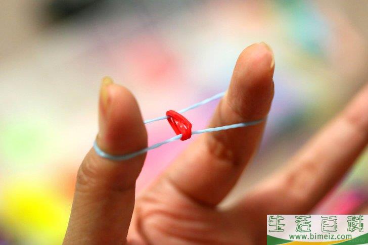 怎么制作彩虹织机橡皮筋手链