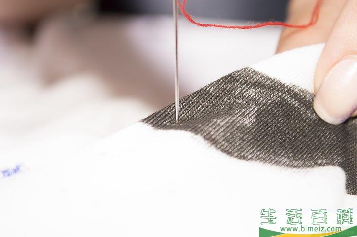 怎么把T恤剪成V领