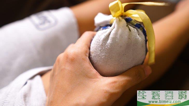 怎么用米和袜子制作热敷袋