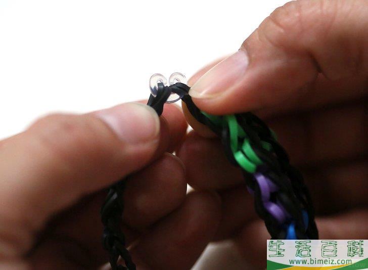 怎么制作彩虹织机橡皮筋手链