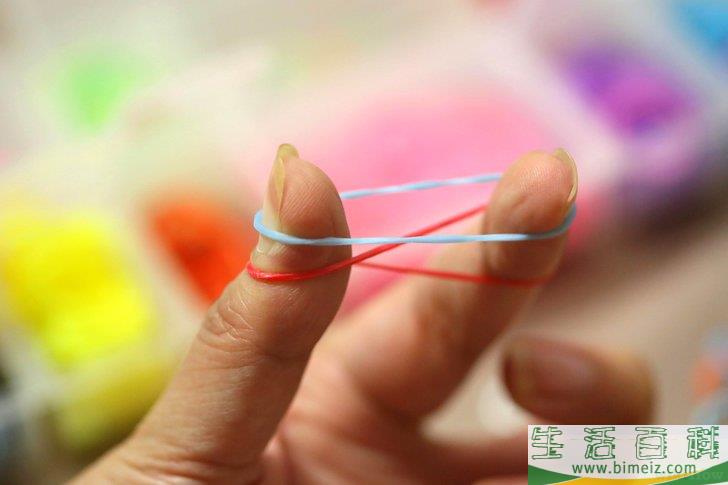 怎么制作彩虹织机橡皮筋手链