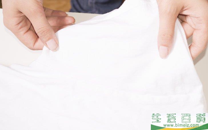 怎么把T恤剪成V领