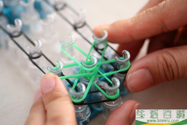 怎么制作彩虹织机橡皮筋手链