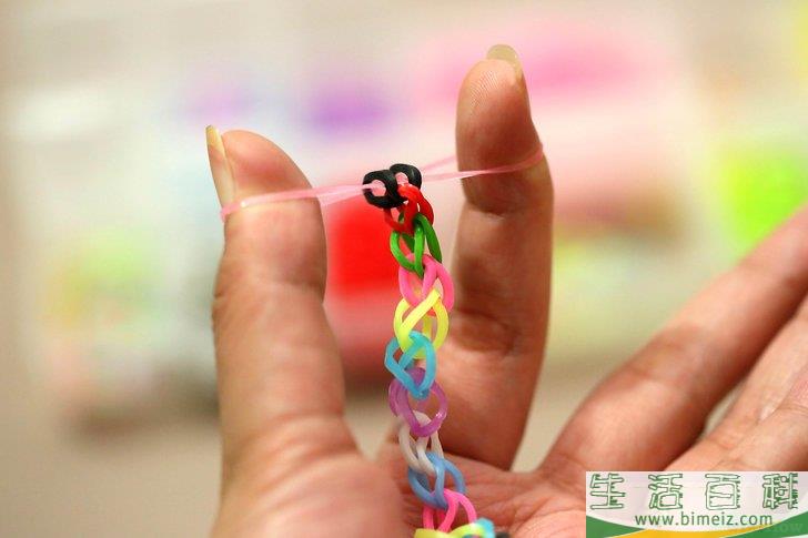 怎么制作彩虹织机橡皮筋手链