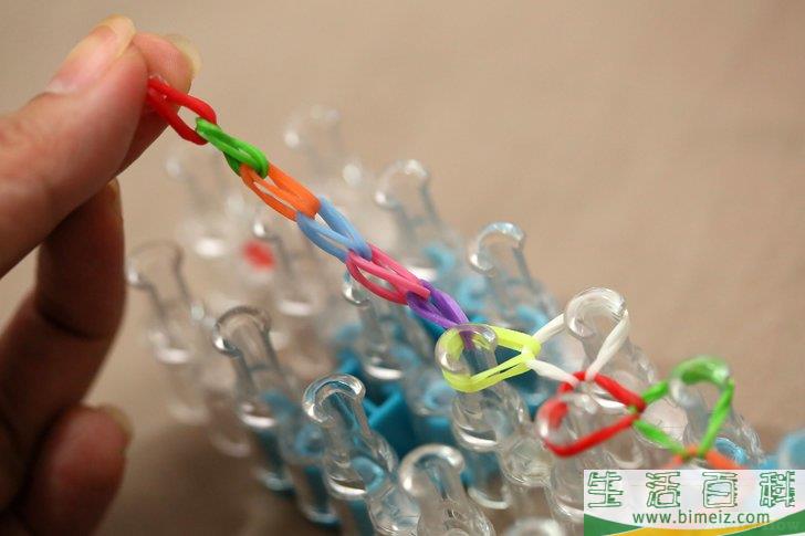 怎么制作彩虹织机橡皮筋手链
