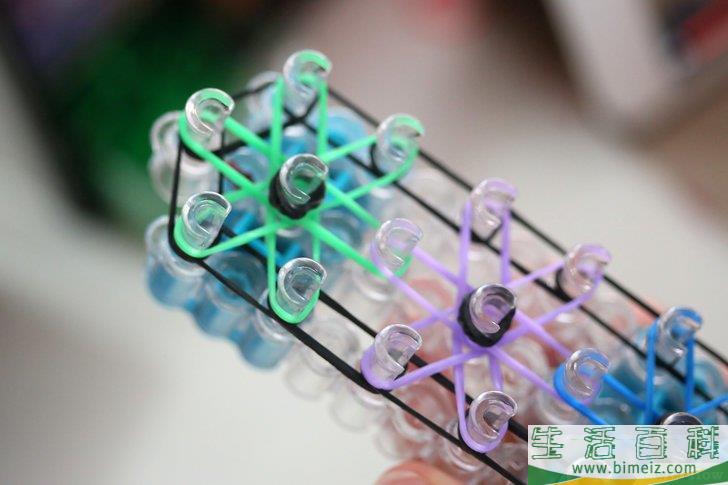 怎么制作彩虹织机橡皮筋手链