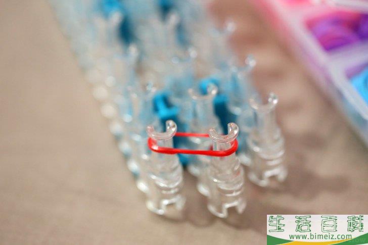 怎么制作彩虹织机橡皮筋手链