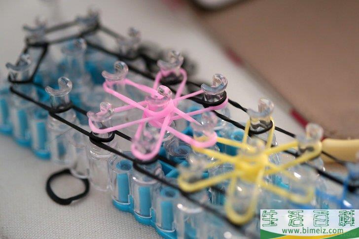 怎么制作彩虹织机橡皮筋手链