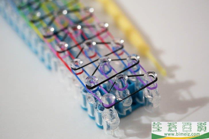 怎么制作彩虹织机橡皮筋手链