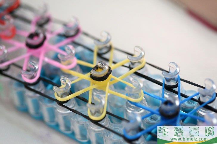 怎么制作彩虹织机橡皮筋手链