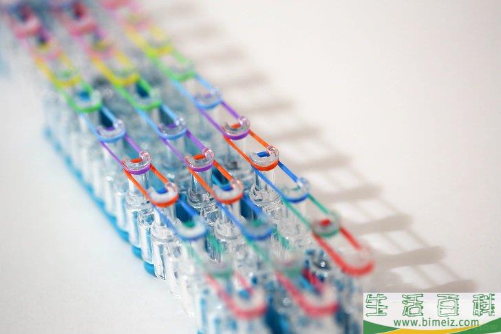 怎么制作彩虹织机橡皮筋手链