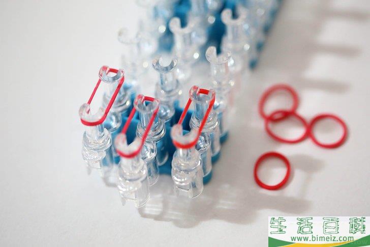 怎么制作彩虹织机橡皮筋手链