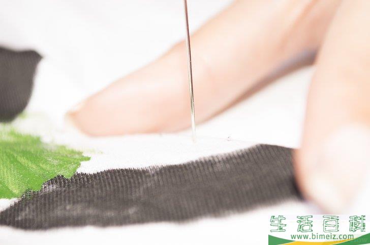 怎么把T恤剪成V领