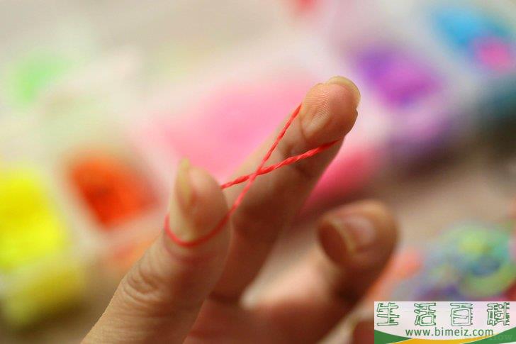 怎么制作彩虹织机橡皮筋手链
