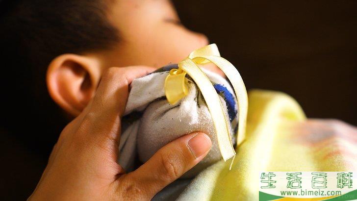 怎么用米和袜子制作热敷袋
