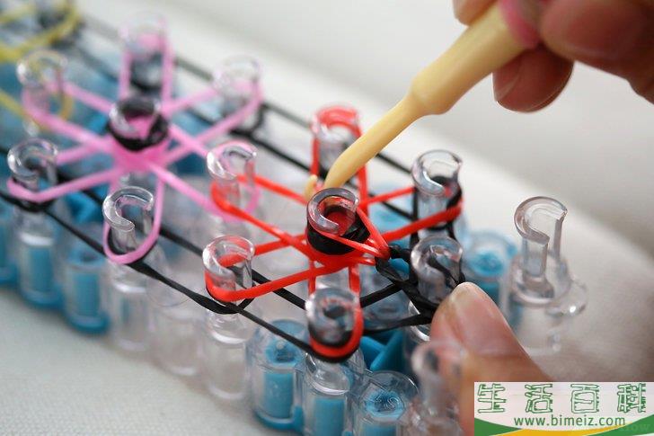 怎么制作彩虹织机橡皮筋手链