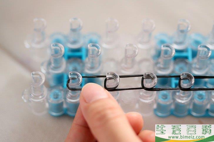 怎么制作彩虹织机橡皮筋手链