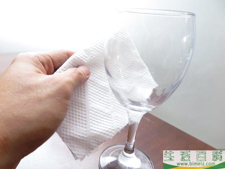 怎么在酒杯上绘画