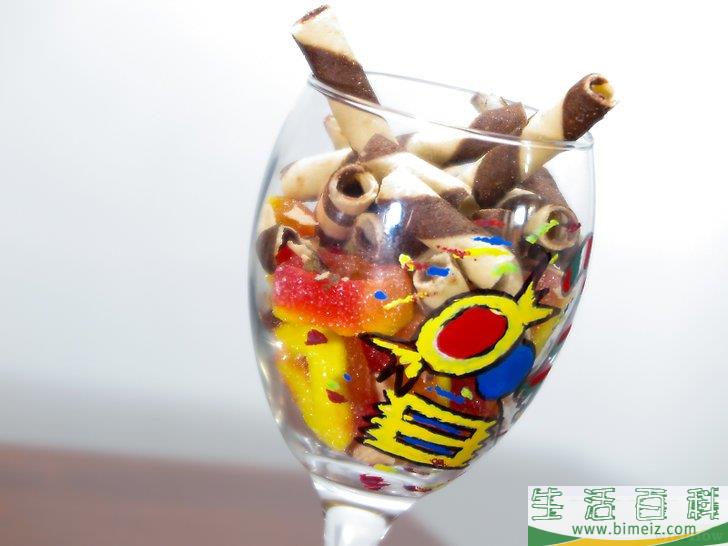 怎么在酒杯上绘画