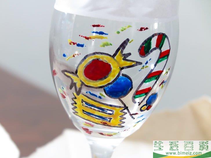 怎么在酒杯上绘画