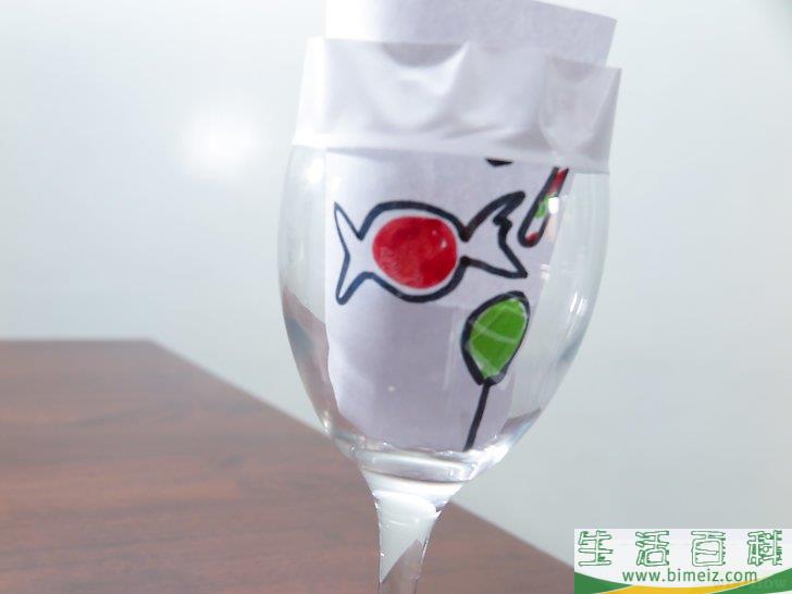 怎么在酒杯上绘画