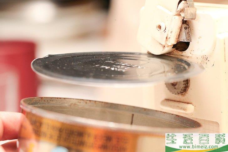 怎么使用开罐器