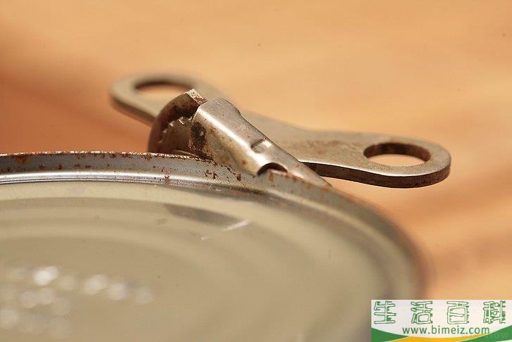 怎么使用开罐器