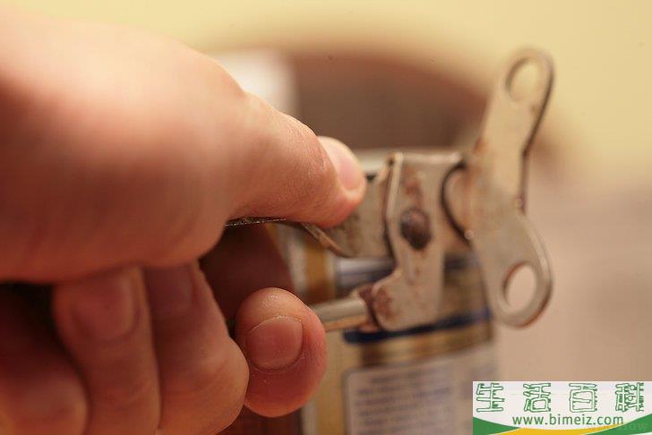 怎么使用开罐器