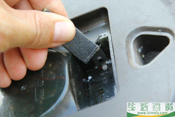 怎么清理电池的腐蚀和泄露堆积