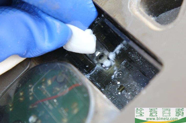 怎么清理电池的腐蚀和泄露堆积
