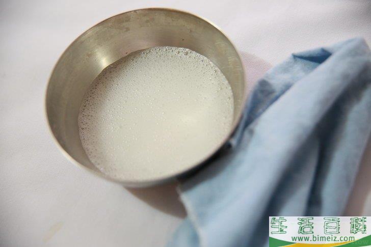 怎么清理熨斗底板