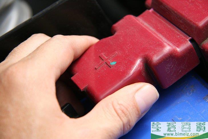 怎么清理电池的腐蚀和泄露堆积