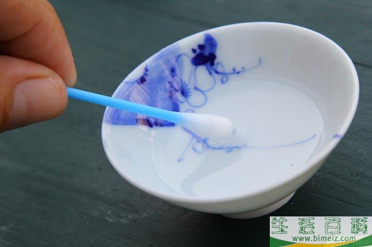 怎么清理电池的腐蚀和泄露堆积