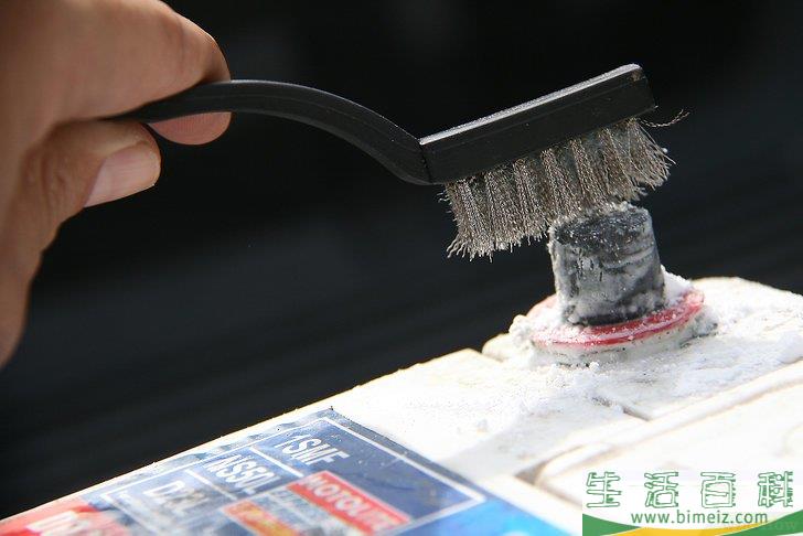 怎么清理电池的腐蚀和泄露堆积